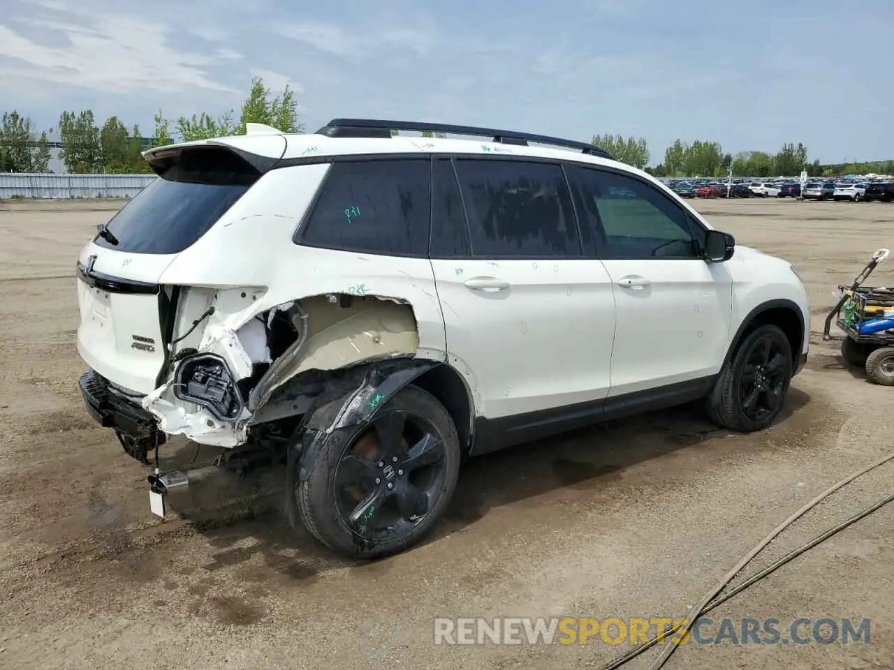 3 Photograph of a damaged car 5FNYF8H97KB501488 HONDA PASSPORT 2019