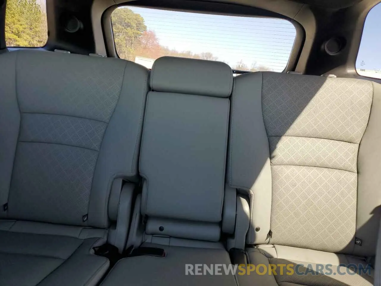 10 Photograph of a damaged car 5FNYF8H98KB022609 HONDA PASSPORT 2019