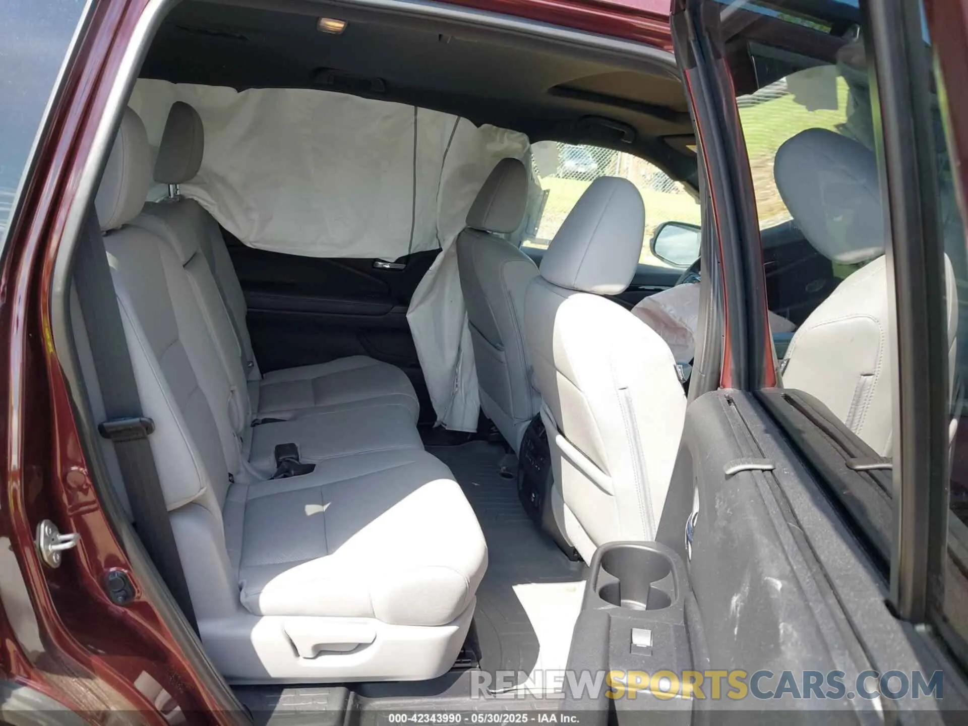 8 Photograph of a damaged car 5FNYF8H9XKB027990 HONDA PASSPORT 2019