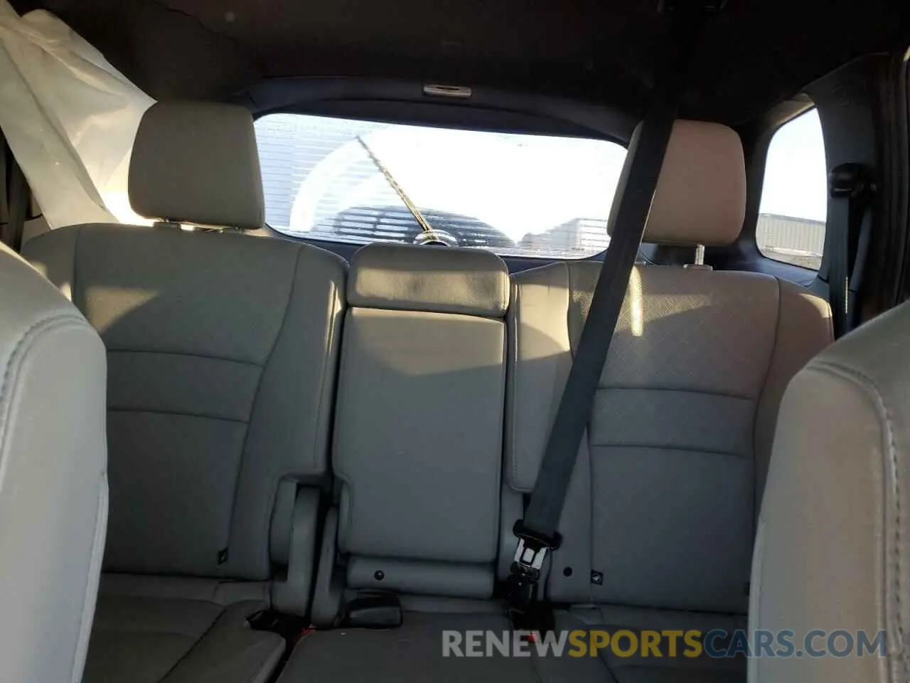 10 Photograph of a damaged car 5FNYF7H50LB000628 HONDA PASSPORT 2020
