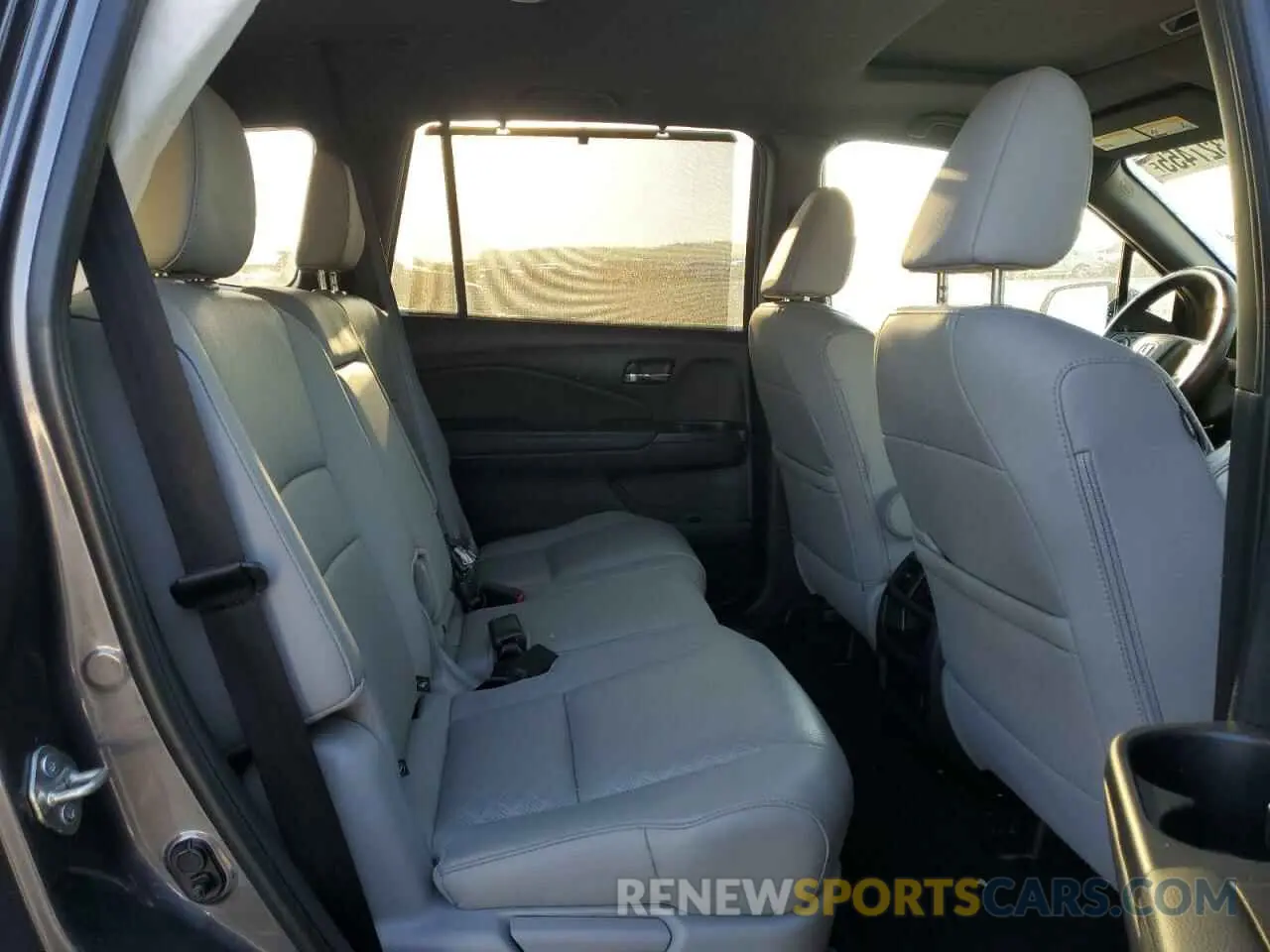 11 Photograph of a damaged car 5FNYF7H50LB000628 HONDA PASSPORT 2020