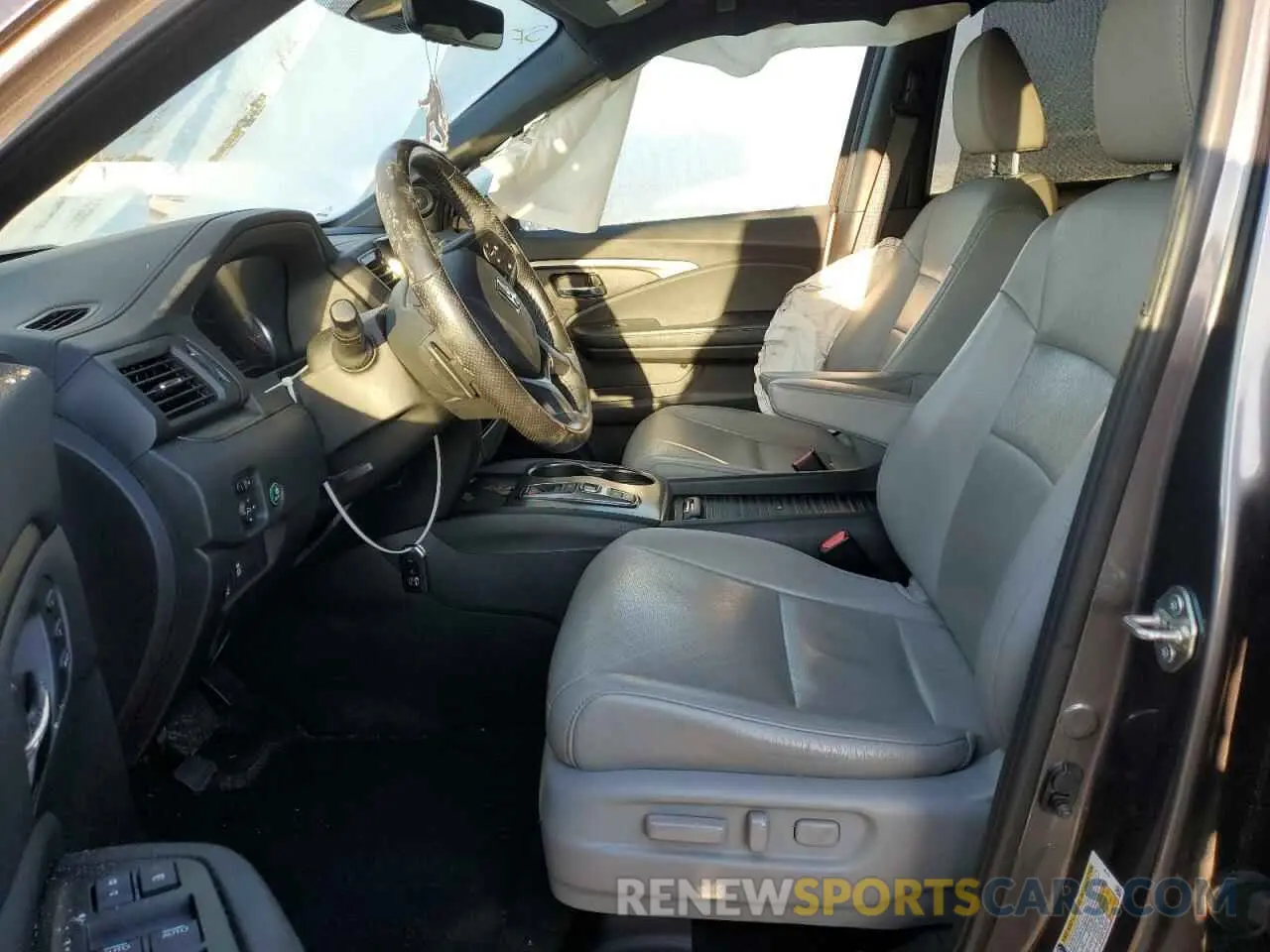 7 Photograph of a damaged car 5FNYF7H50LB000628 HONDA PASSPORT 2020