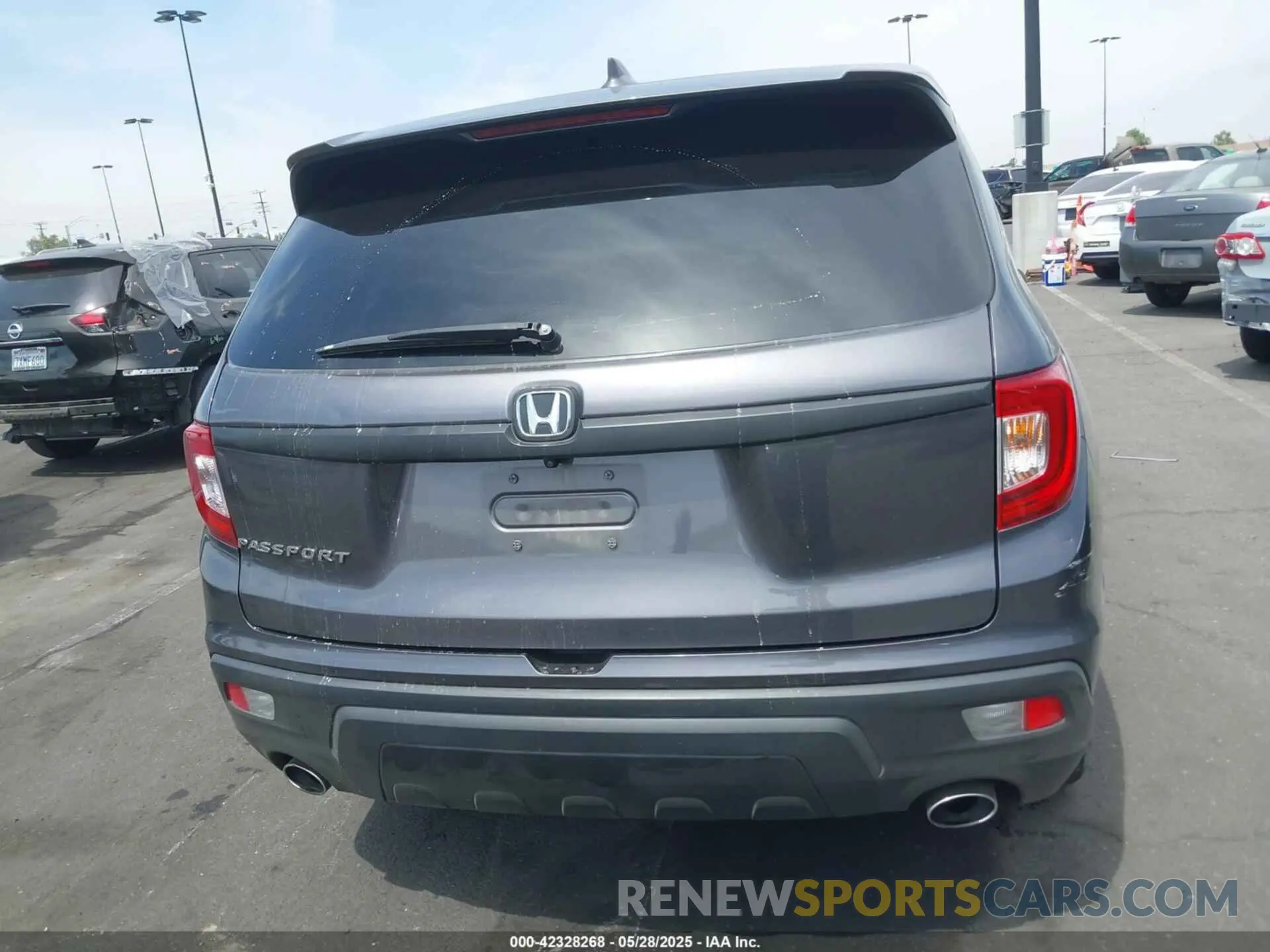 16 Photograph of a damaged car 5FNYF7H50LB005909 HONDA PASSPORT 2020