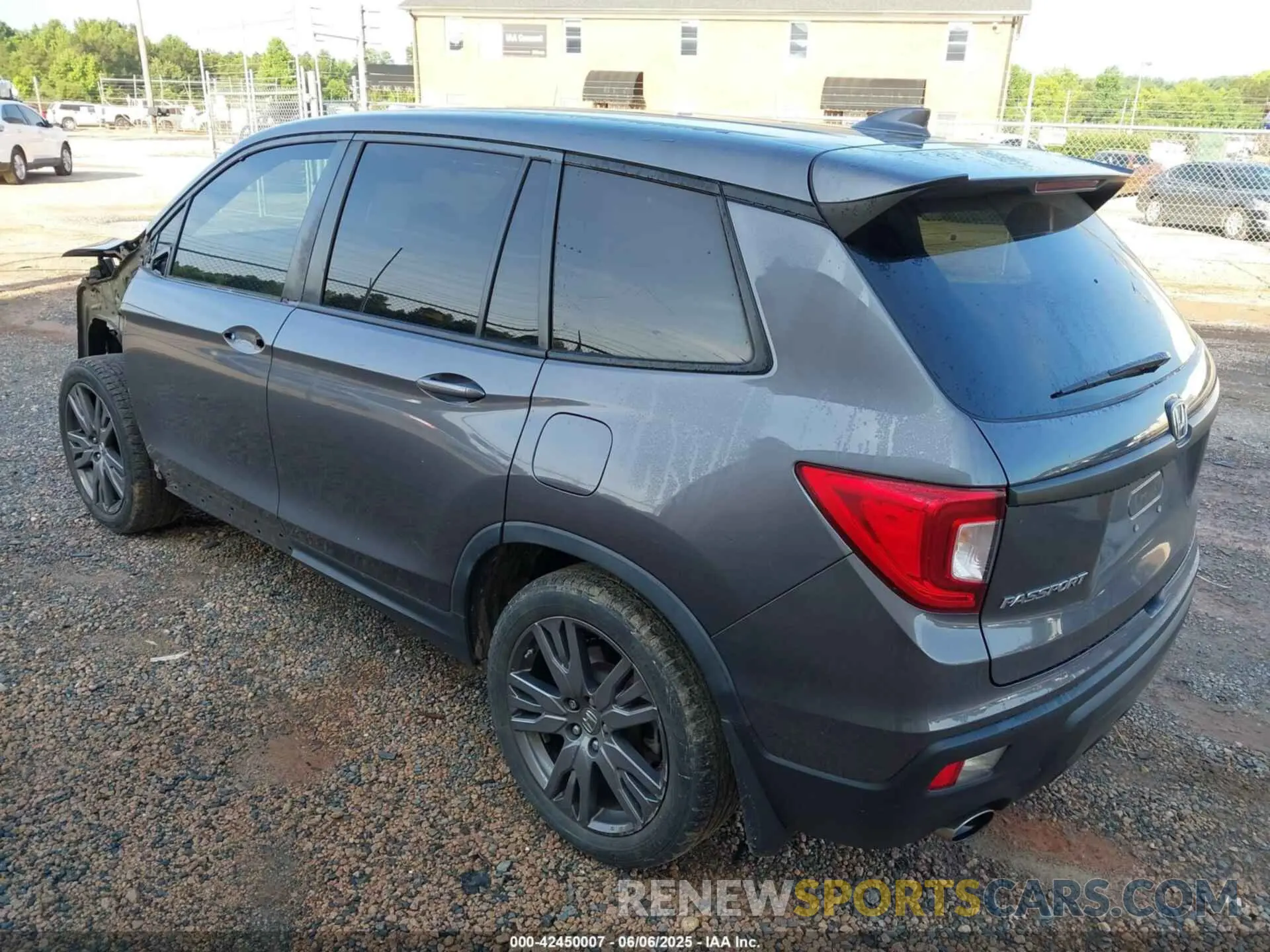 3 Photograph of a damaged car 5FNYF7H56LB003629 HONDA PASSPORT 2020
