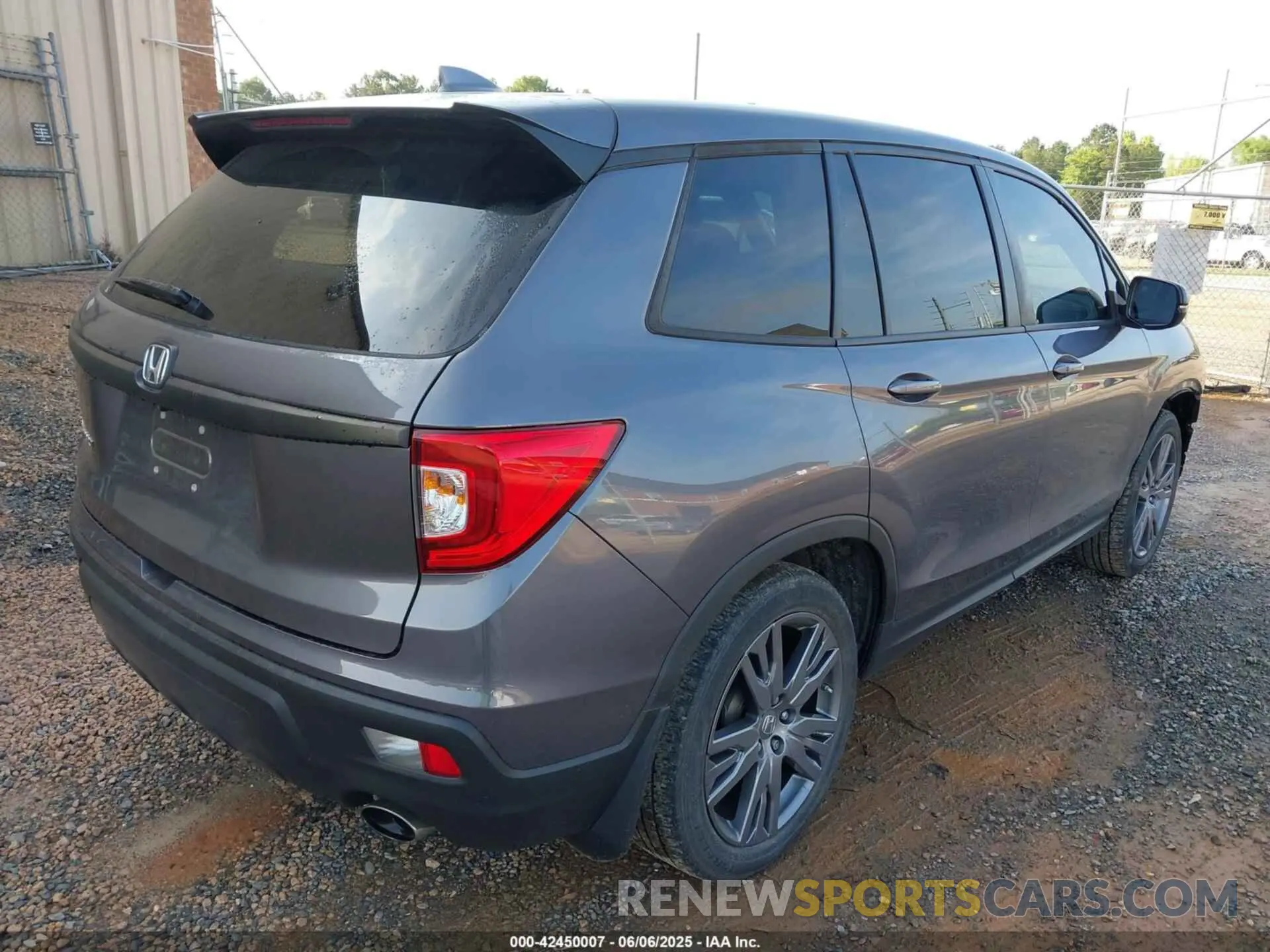 4 Photograph of a damaged car 5FNYF7H56LB003629 HONDA PASSPORT 2020