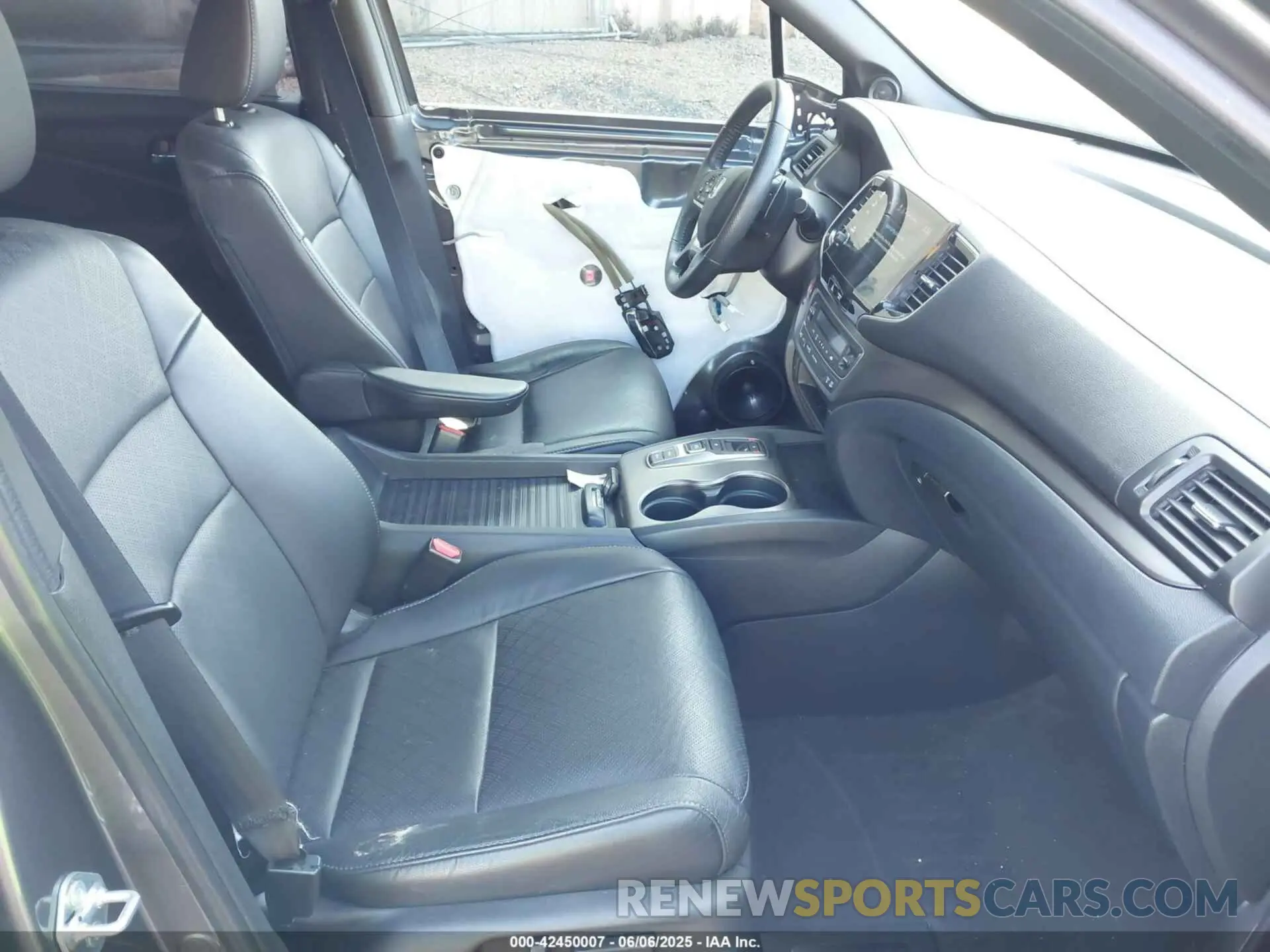 5 Photograph of a damaged car 5FNYF7H56LB003629 HONDA PASSPORT 2020