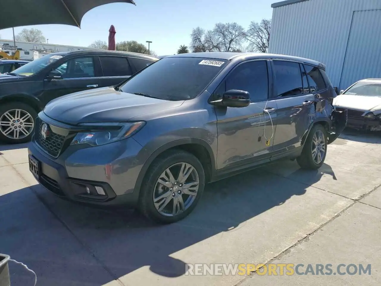 1 Photograph of a damaged car 5FNYF7H57LB001582 HONDA PASSPORT 2020