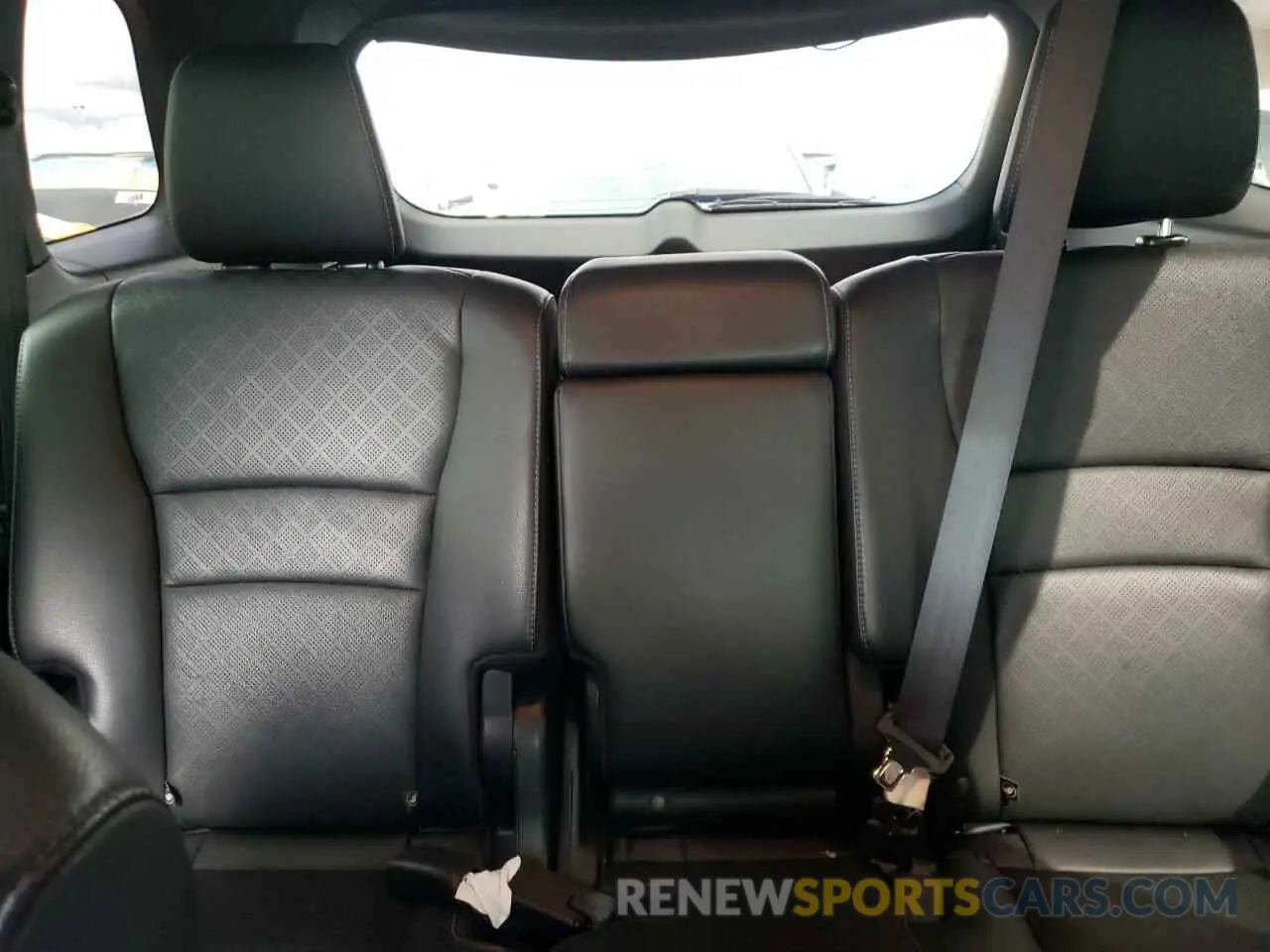 10 Photograph of a damaged car 5FNYF7H57LB001582 HONDA PASSPORT 2020