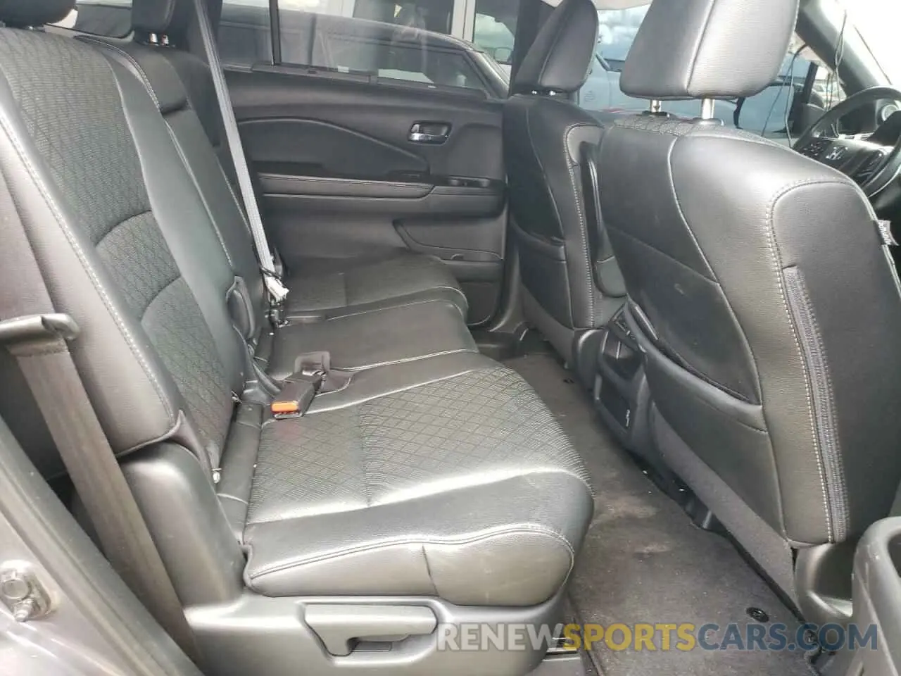 11 Photograph of a damaged car 5FNYF7H57LB001582 HONDA PASSPORT 2020