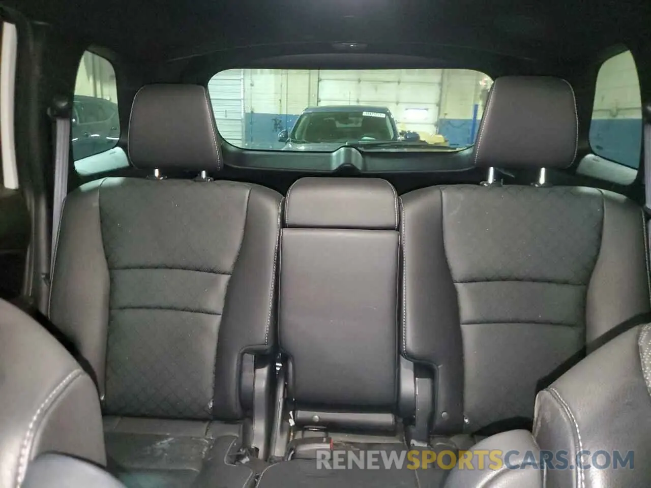 10 Photograph of a damaged car 5FNYF7H58LB003115 HONDA PASSPORT 2020