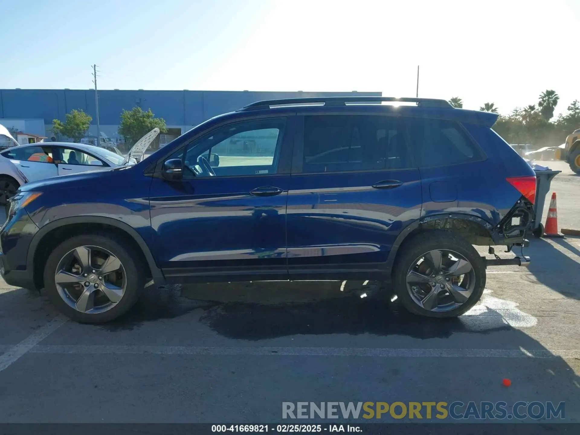 15 Photograph of a damaged car 5FNYF7H90LB004665 HONDA PASSPORT 2020