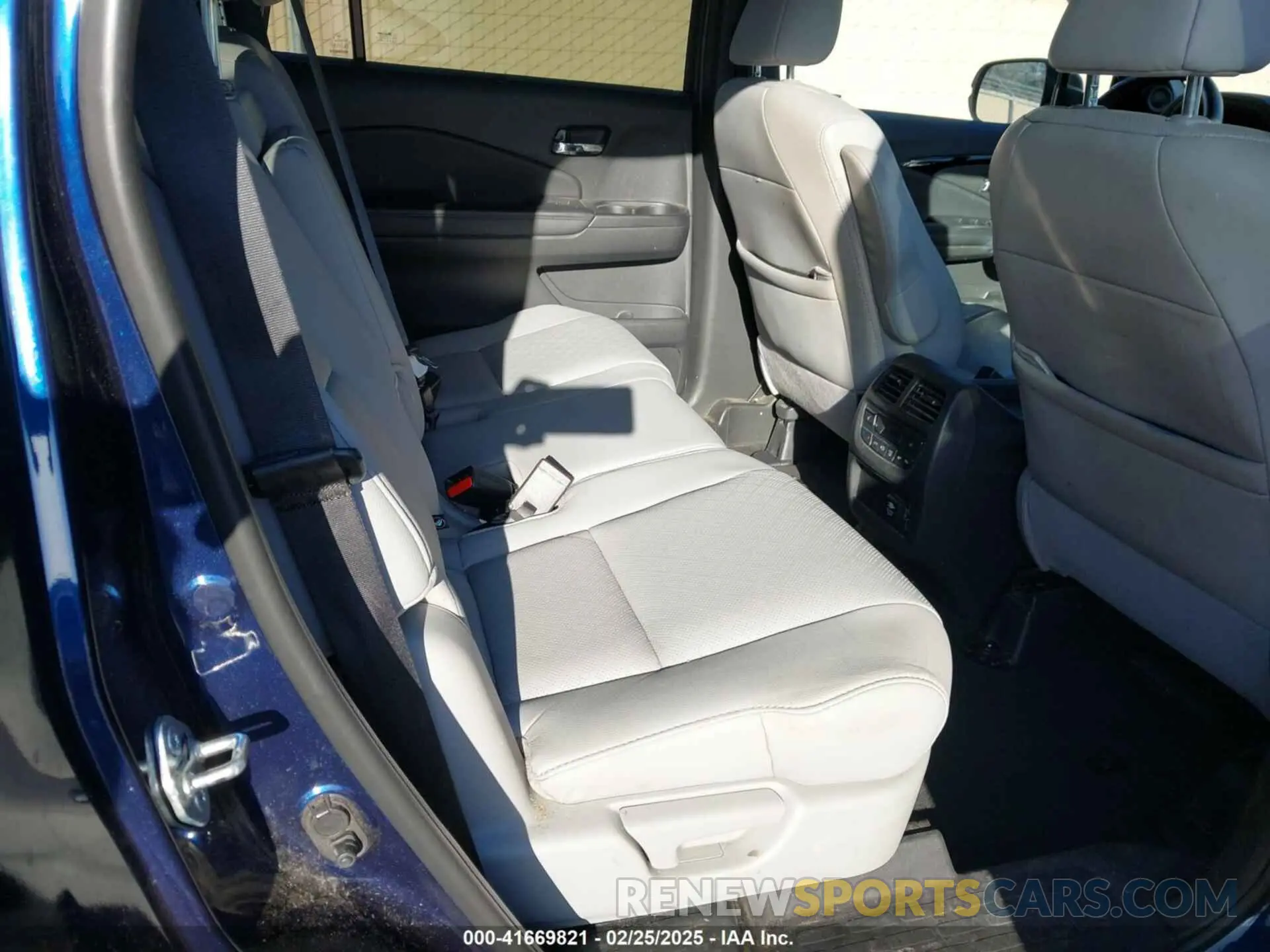 8 Photograph of a damaged car 5FNYF7H90LB004665 HONDA PASSPORT 2020