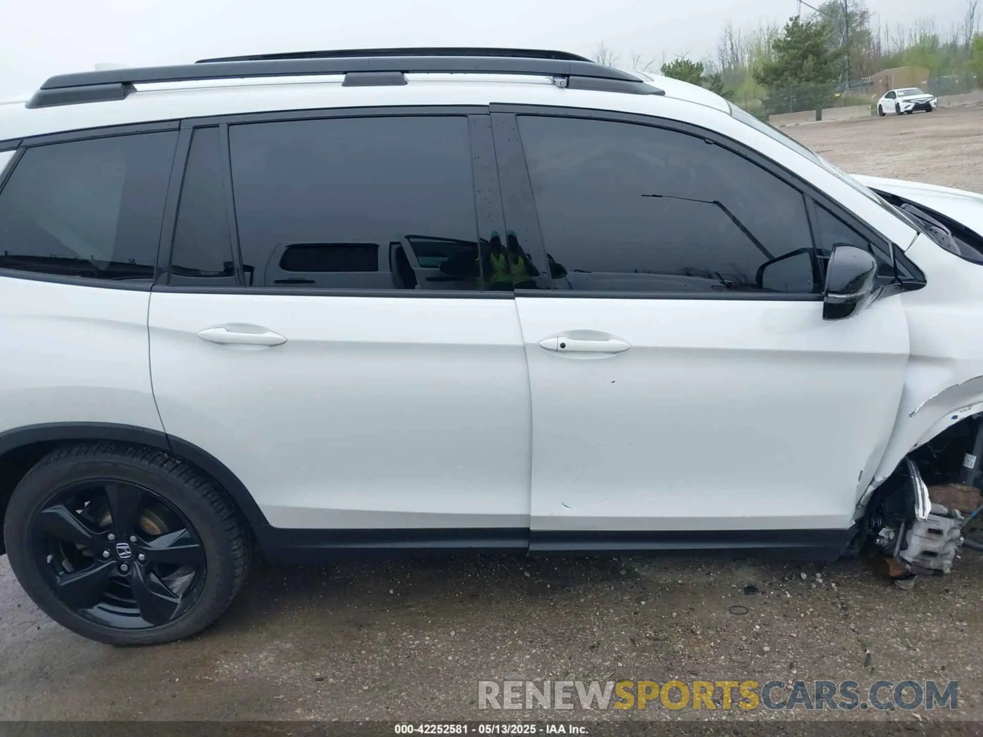 14 Photograph of a damaged car 5FNYF8H01LB019179 HONDA PASSPORT 2020