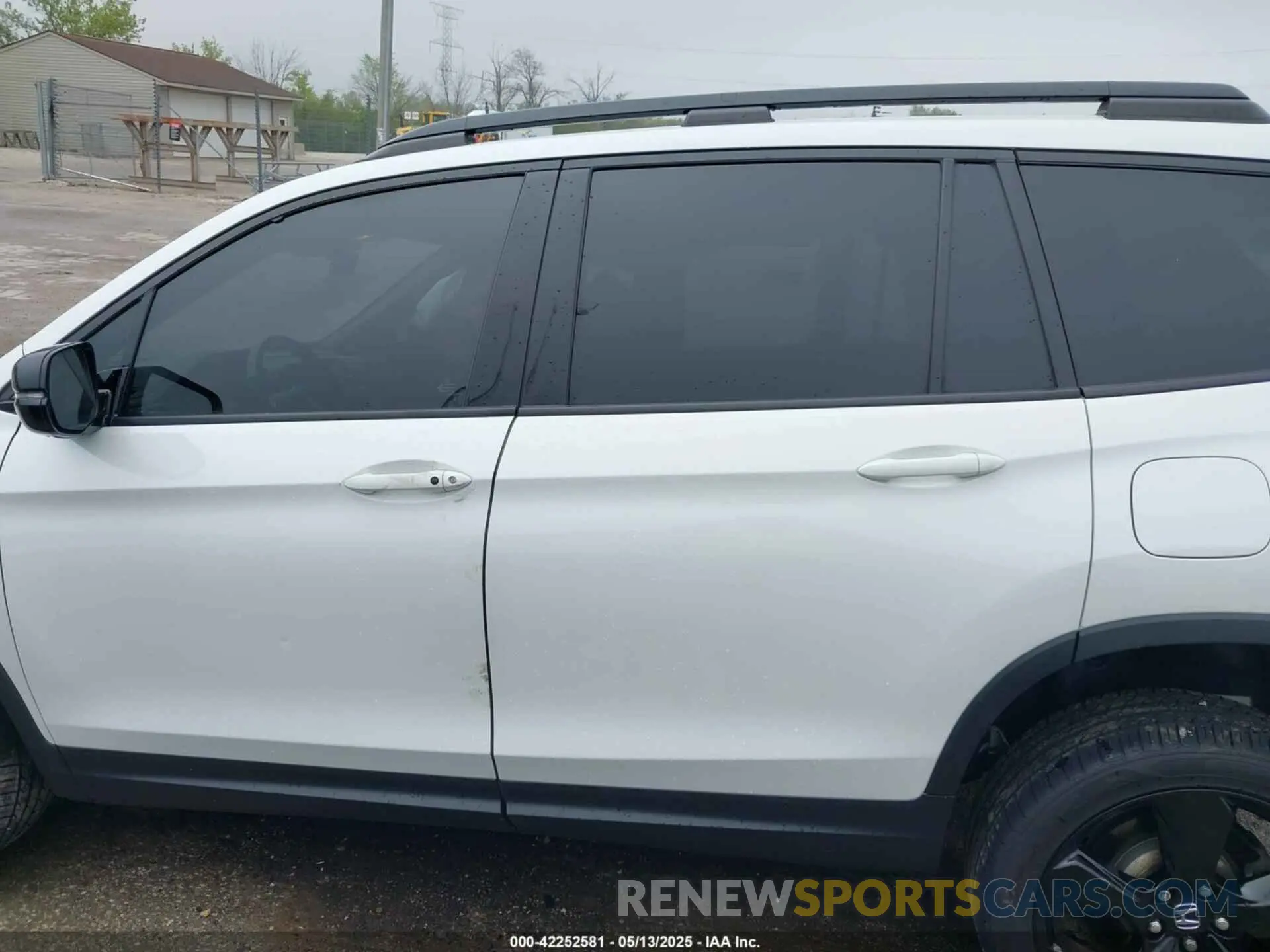 15 Photograph of a damaged car 5FNYF8H01LB019179 HONDA PASSPORT 2020