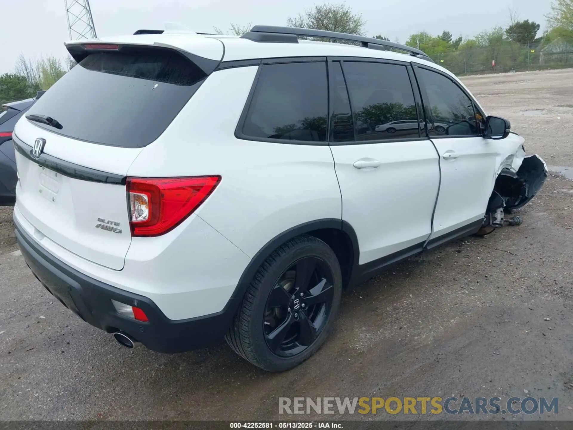 4 Photograph of a damaged car 5FNYF8H01LB019179 HONDA PASSPORT 2020
