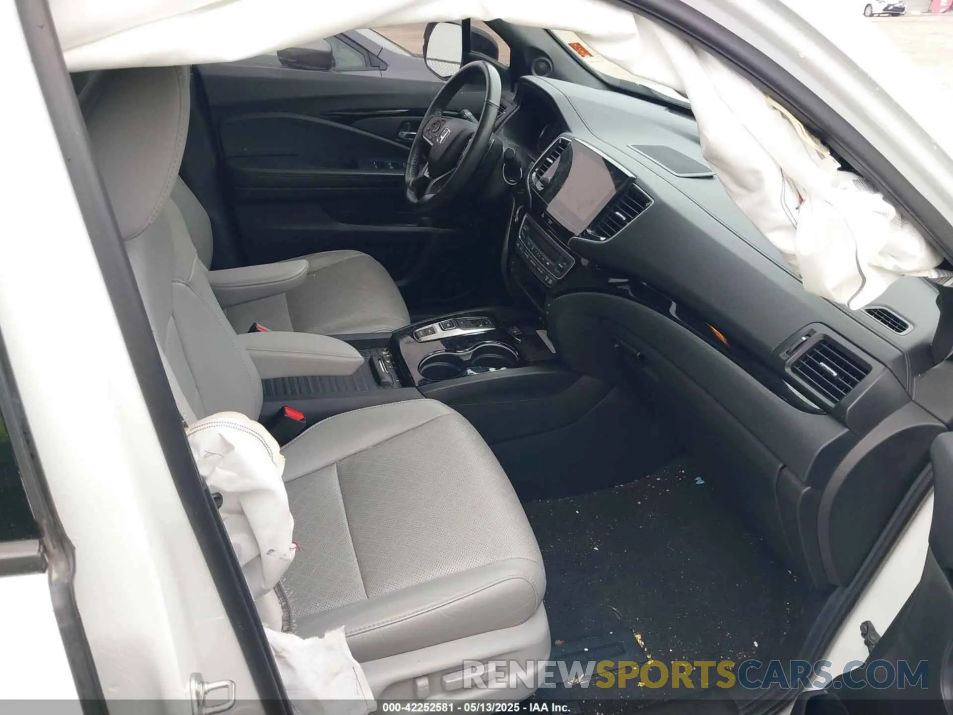 5 Photograph of a damaged car 5FNYF8H01LB019179 HONDA PASSPORT 2020