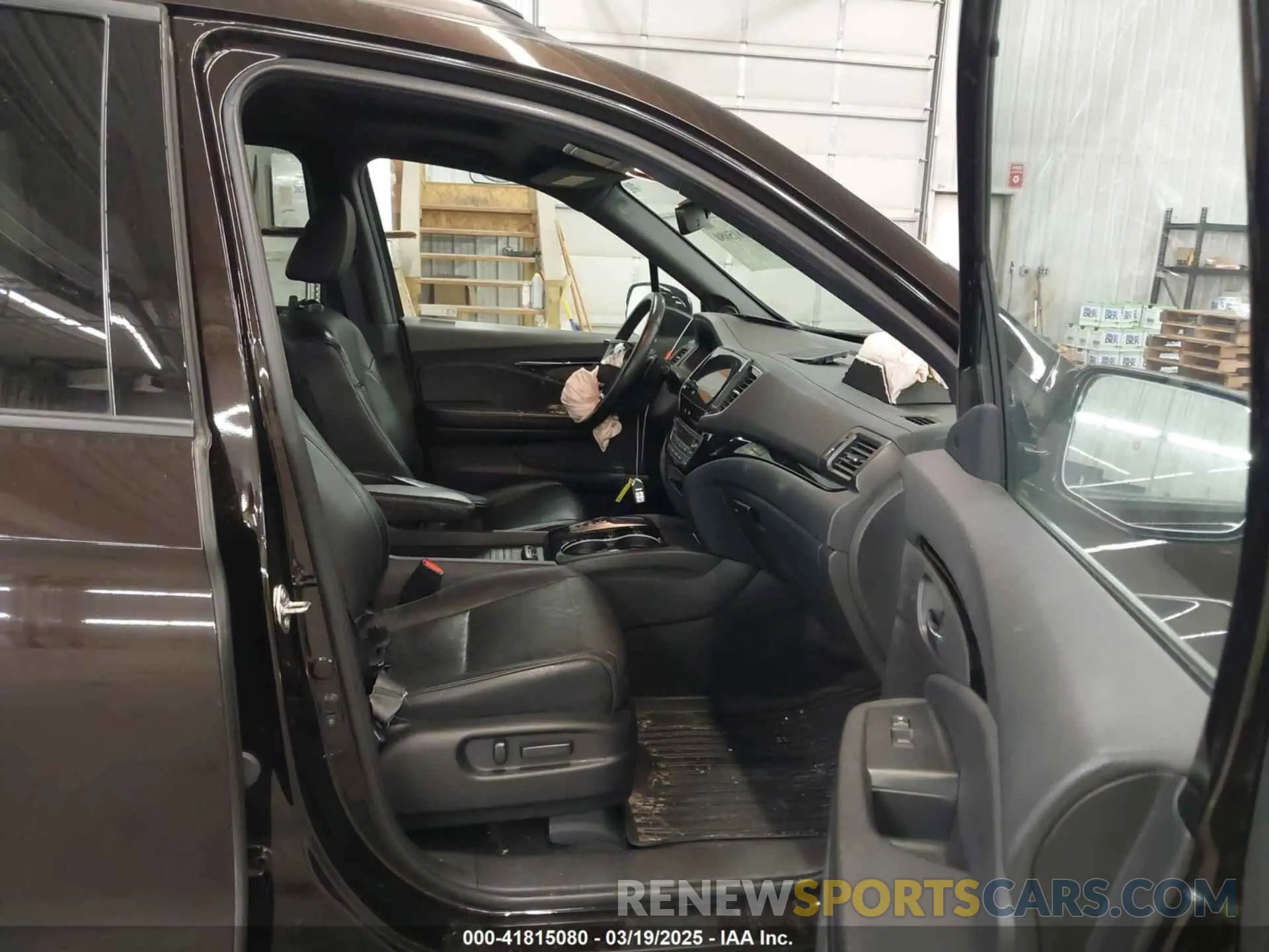 5 Photograph of a damaged car 5FNYF8H02LB010085 HONDA PASSPORT 2020
