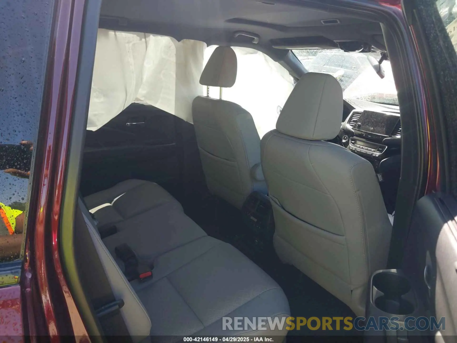 8 Photograph of a damaged car 5FNYF8H07LB001219 HONDA PASSPORT 2020