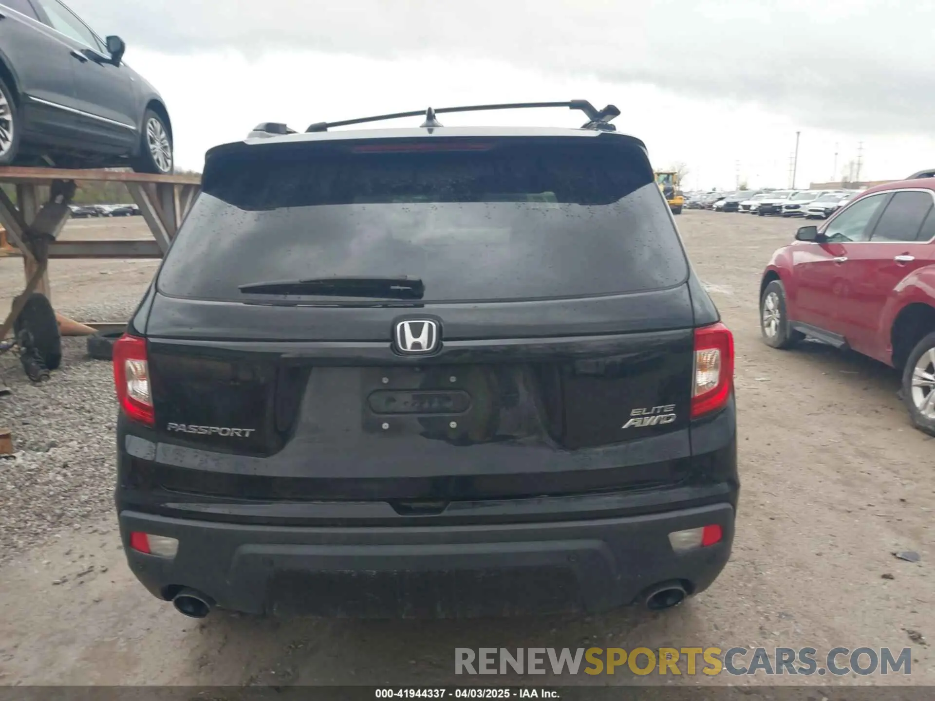 17 Photograph of a damaged car 5FNYF8H08LB014836 HONDA PASSPORT 2020