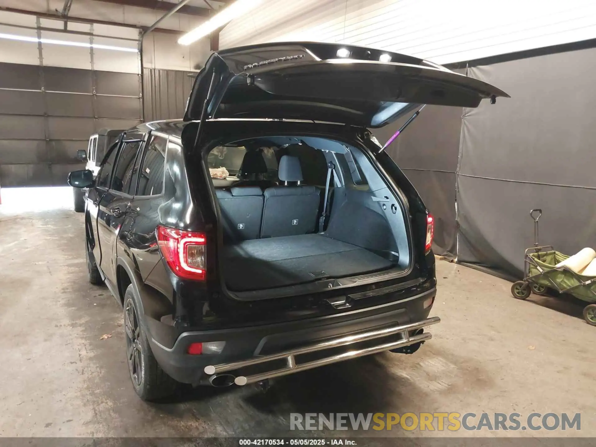 3 Photograph of a damaged car 5FNYF8H22LB015661 HONDA PASSPORT 2020