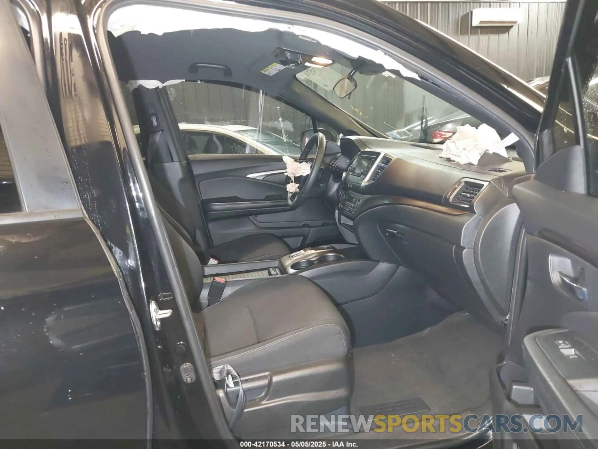 5 Photograph of a damaged car 5FNYF8H22LB015661 HONDA PASSPORT 2020