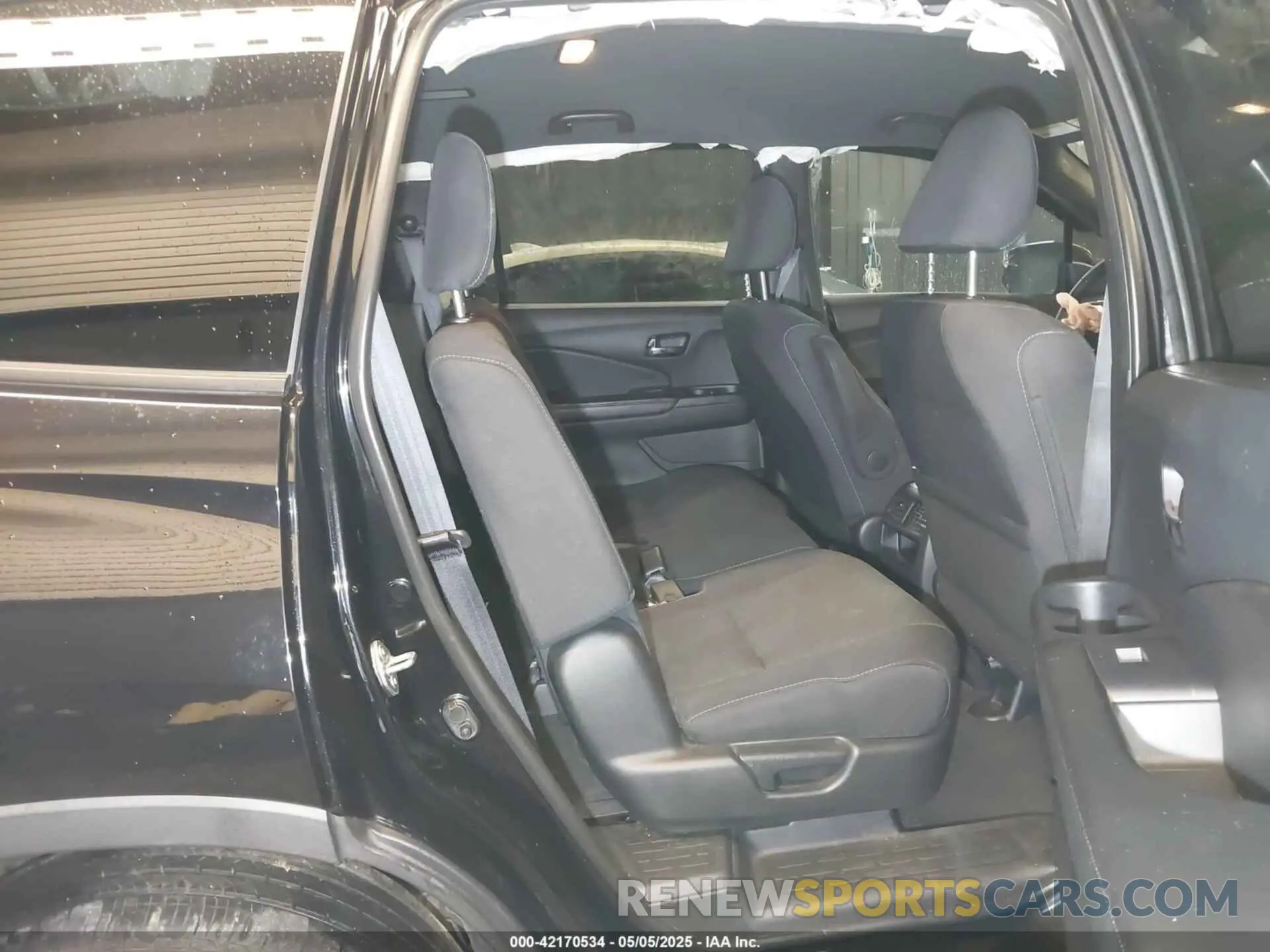 8 Photograph of a damaged car 5FNYF8H22LB015661 HONDA PASSPORT 2020