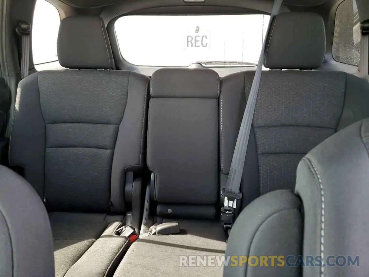 10 Photograph of a damaged car 5FNYF8H24LB016150 HONDA PASSPORT 2020