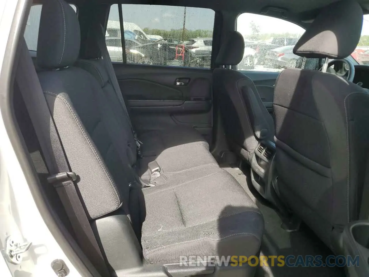 11 Photograph of a damaged car 5FNYF8H24LB016150 HONDA PASSPORT 2020