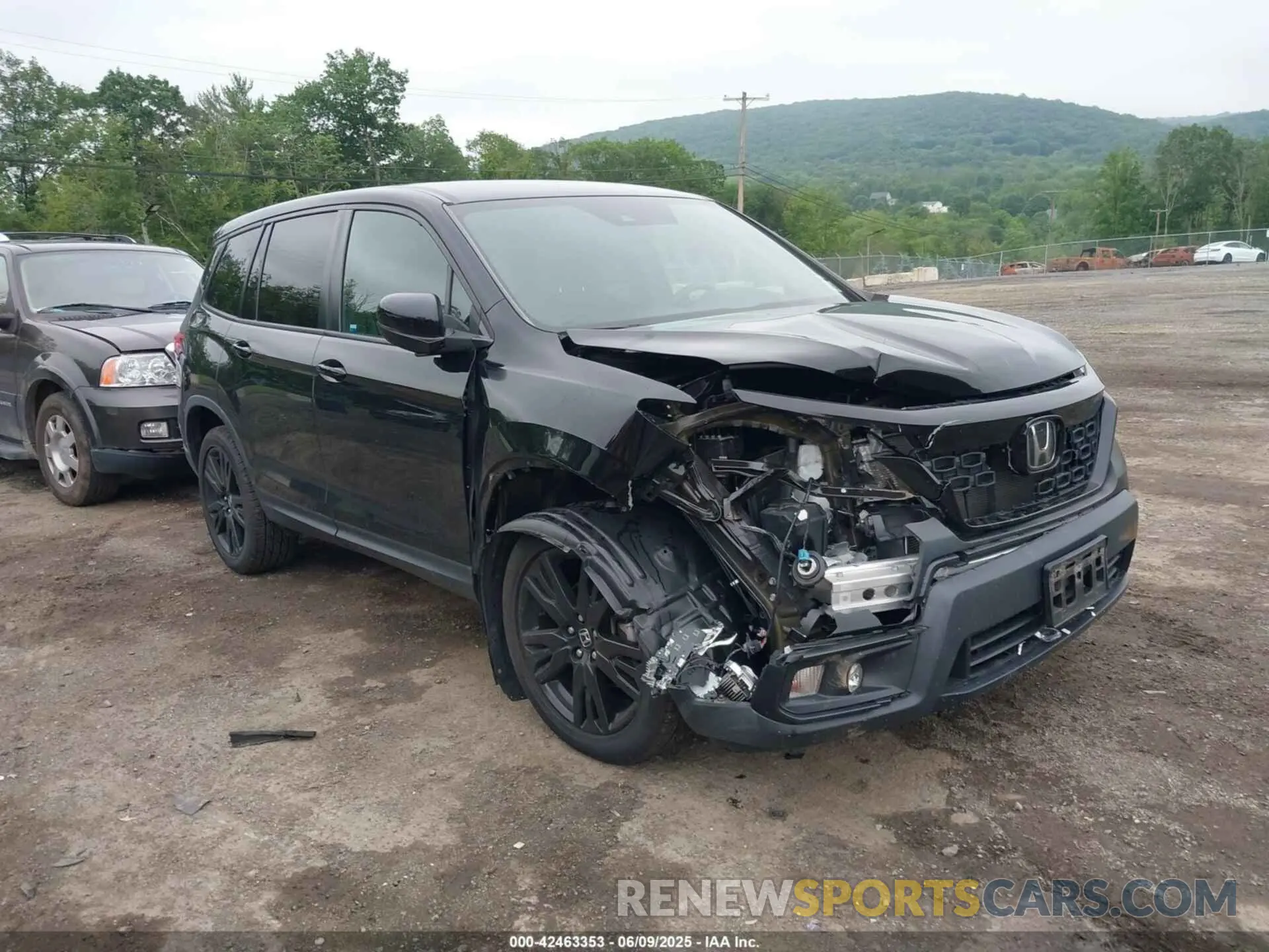 1 Photograph of a damaged car 5FNYF8H25LB012768 HONDA PASSPORT 2020