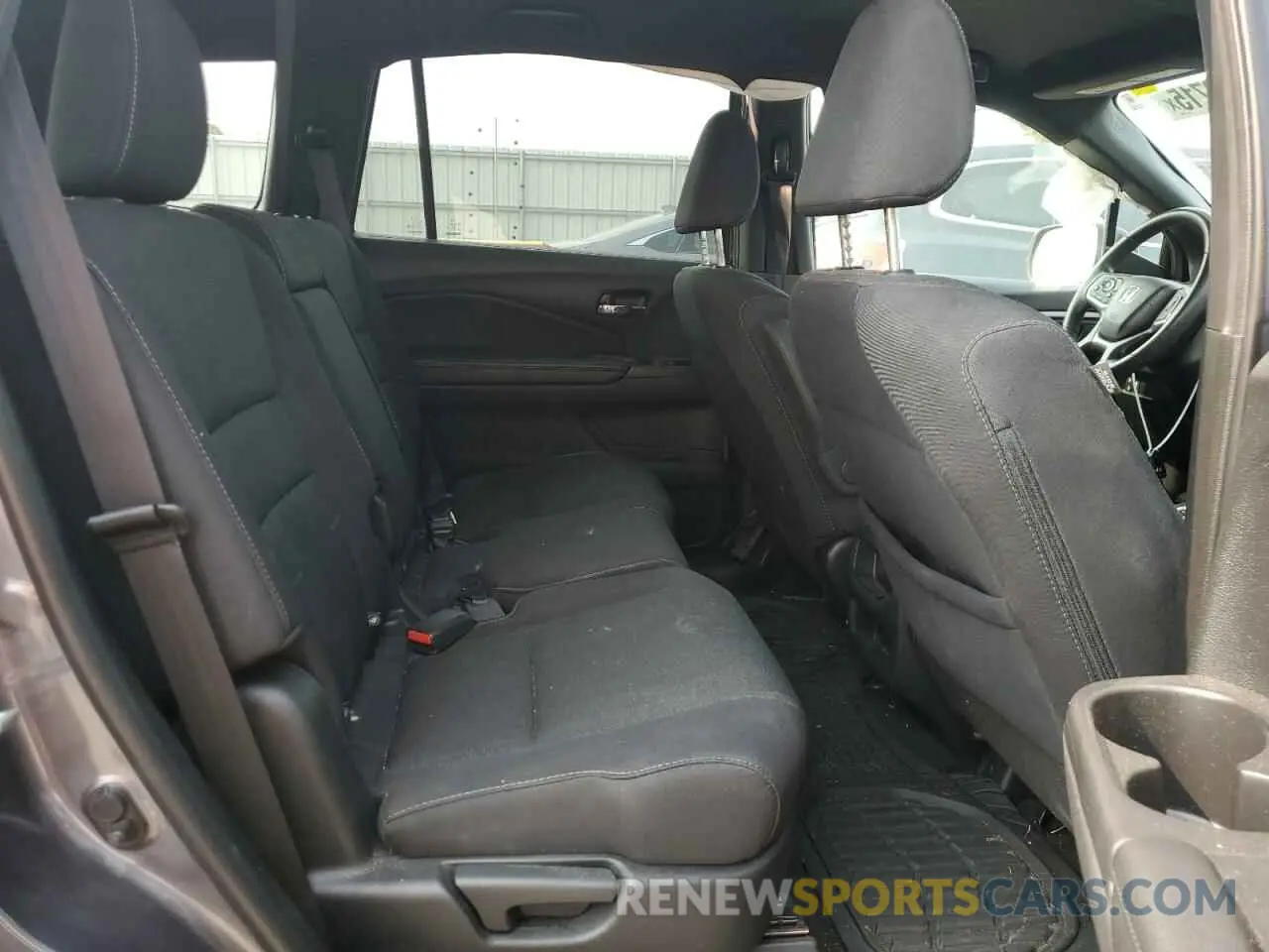 11 Photograph of a damaged car 5FNYF8H29LB014989 HONDA PASSPORT 2020