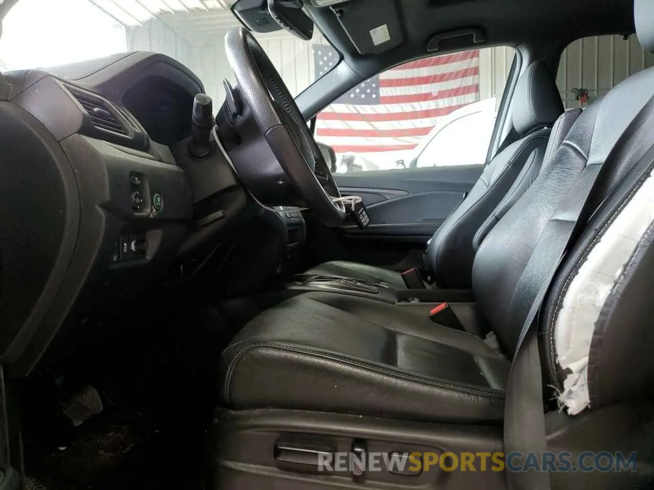 7 Photograph of a damaged car 5FNYF8H50LB000022 HONDA PASSPORT 2020