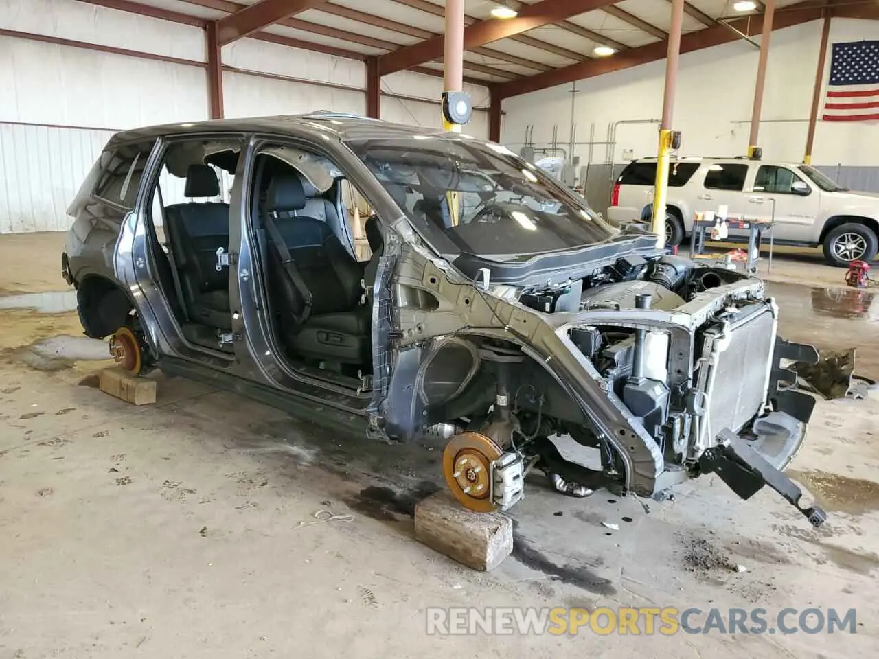 4 Photograph of a damaged car 5FNYF8H50LB003633 HONDA PASSPORT 2020