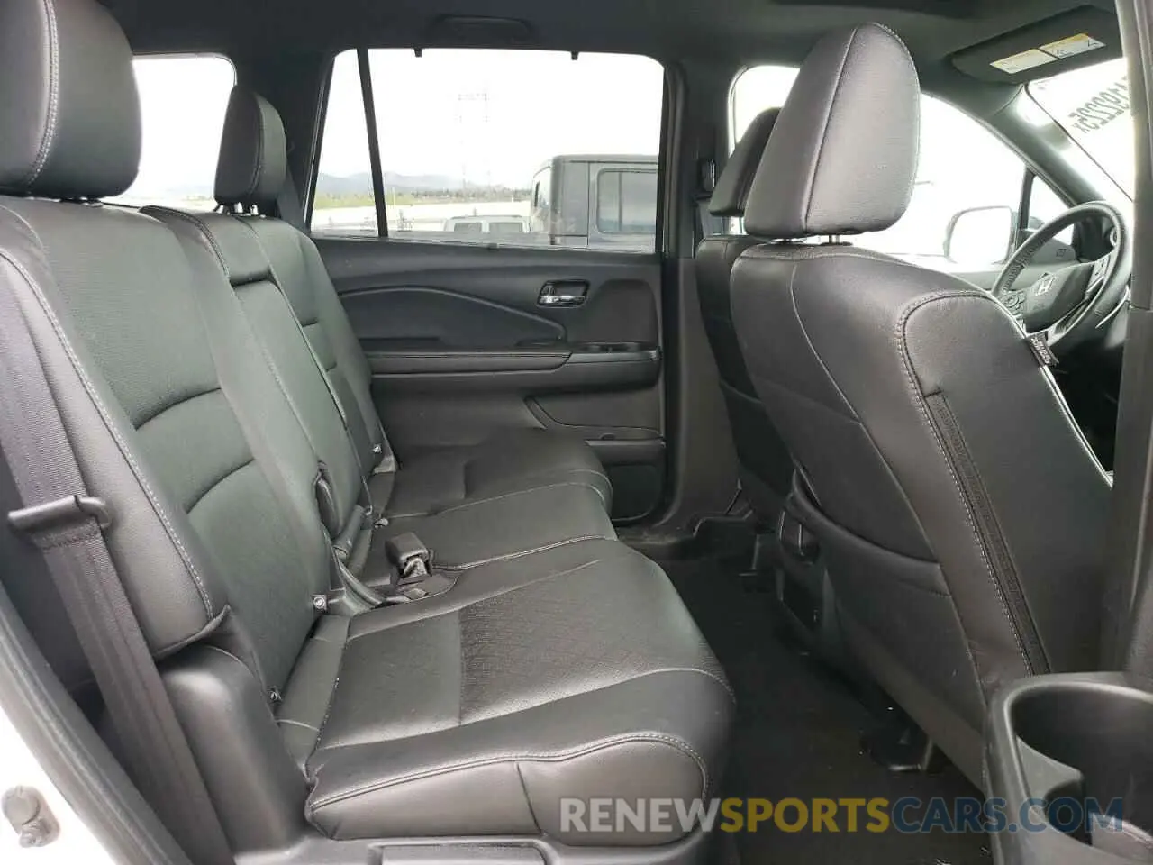 11 Photograph of a damaged car 5FNYF8H50LB005186 HONDA PASSPORT 2020