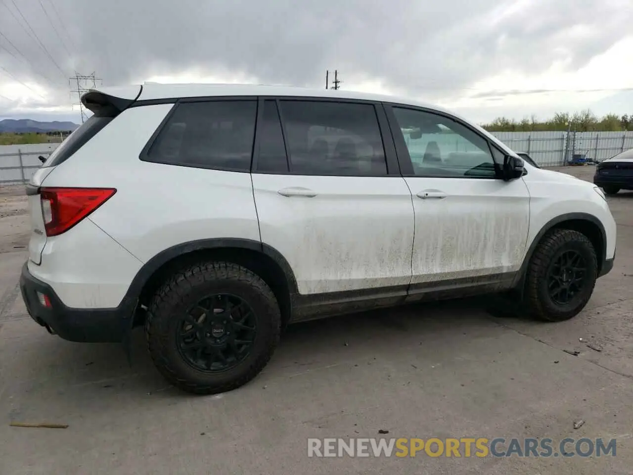 3 Photograph of a damaged car 5FNYF8H50LB005186 HONDA PASSPORT 2020