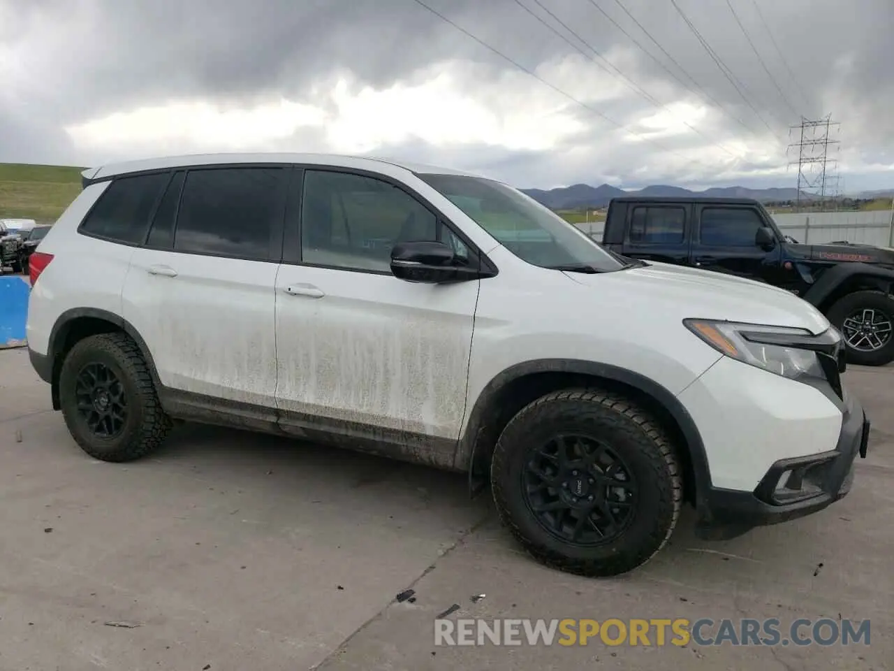 4 Photograph of a damaged car 5FNYF8H50LB005186 HONDA PASSPORT 2020