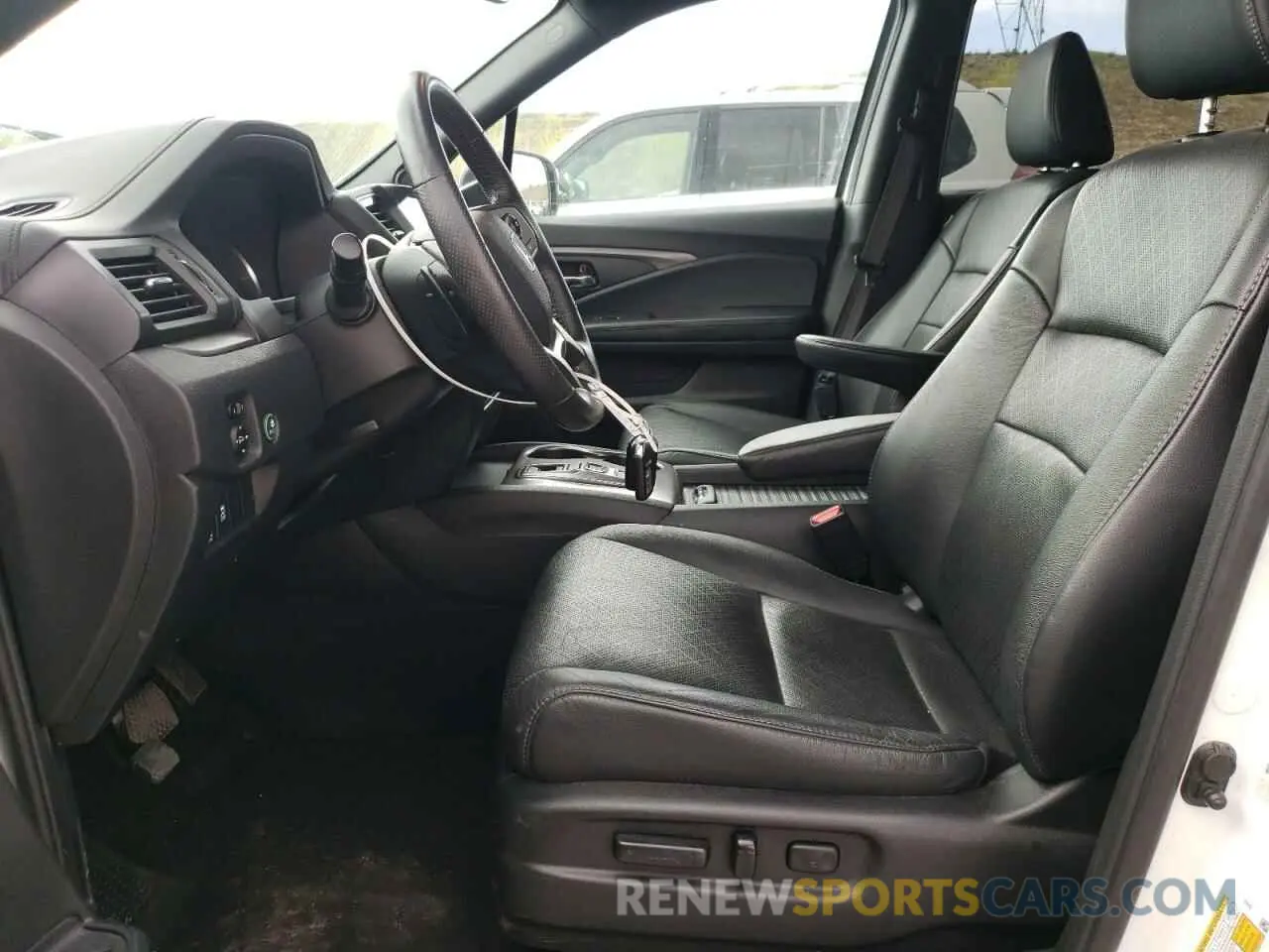 7 Photograph of a damaged car 5FNYF8H50LB005186 HONDA PASSPORT 2020