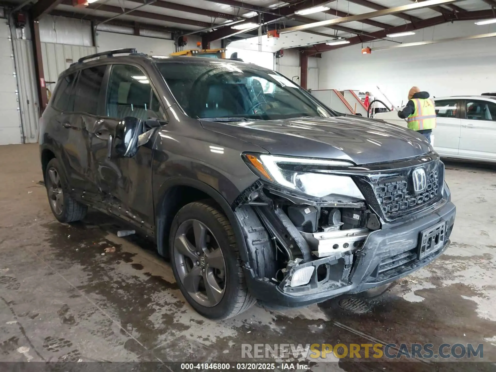 1 Photograph of a damaged car 5FNYF8H50LB006189 HONDA PASSPORT 2020