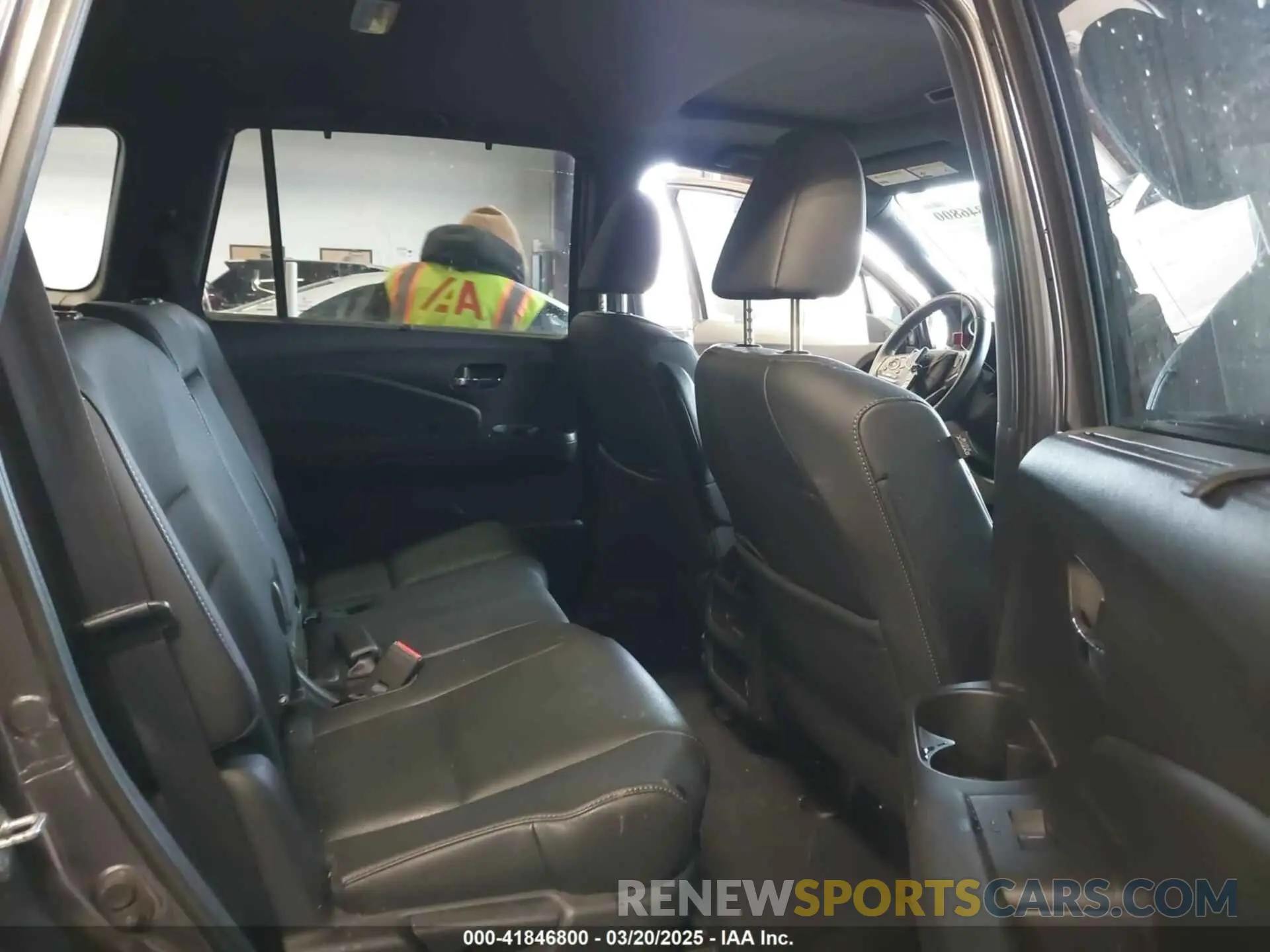 8 Photograph of a damaged car 5FNYF8H50LB006189 HONDA PASSPORT 2020