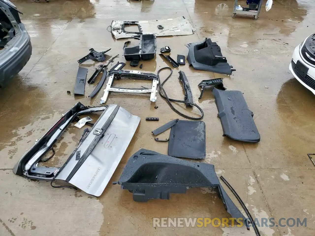 13 Photograph of a damaged car 5FNYF8H52LB002113 HONDA PASSPORT 2020