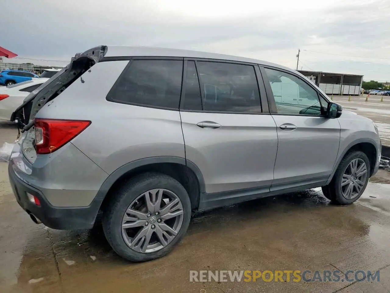 3 Photograph of a damaged car 5FNYF8H52LB002113 HONDA PASSPORT 2020