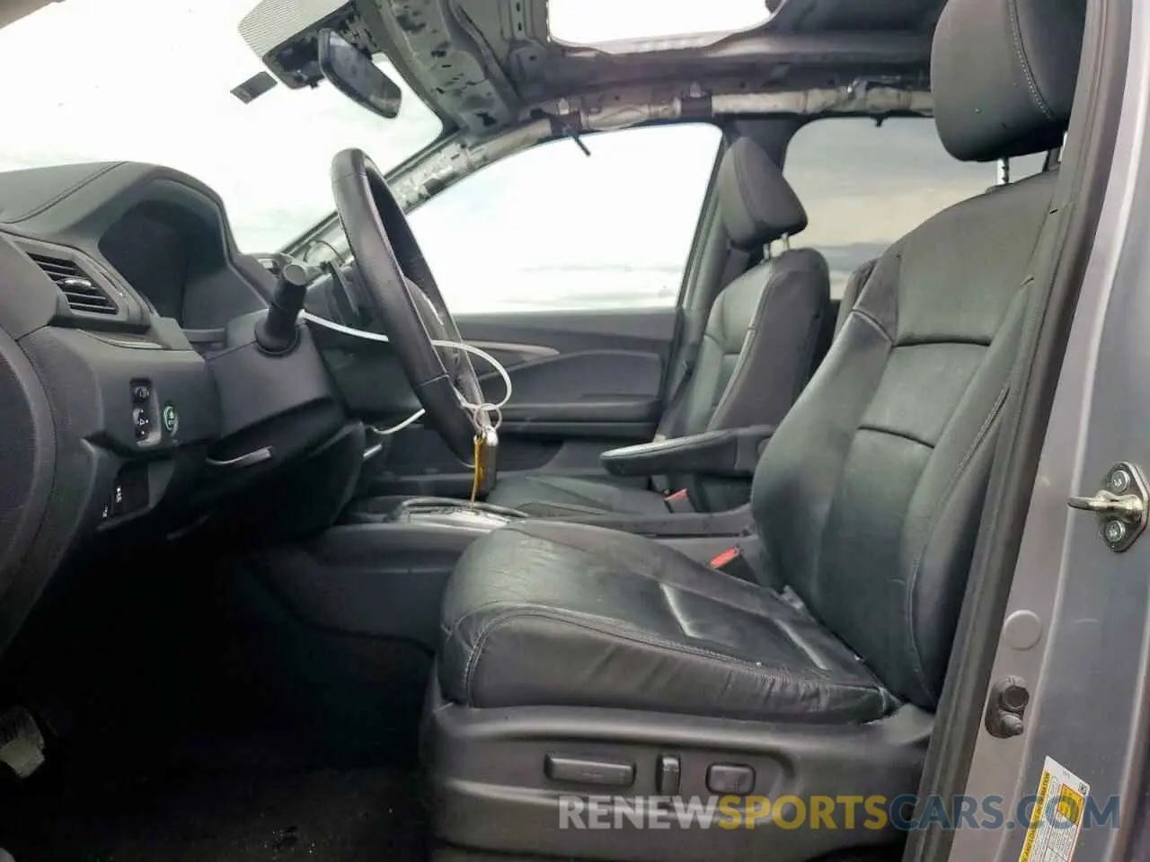 7 Photograph of a damaged car 5FNYF8H52LB002113 HONDA PASSPORT 2020