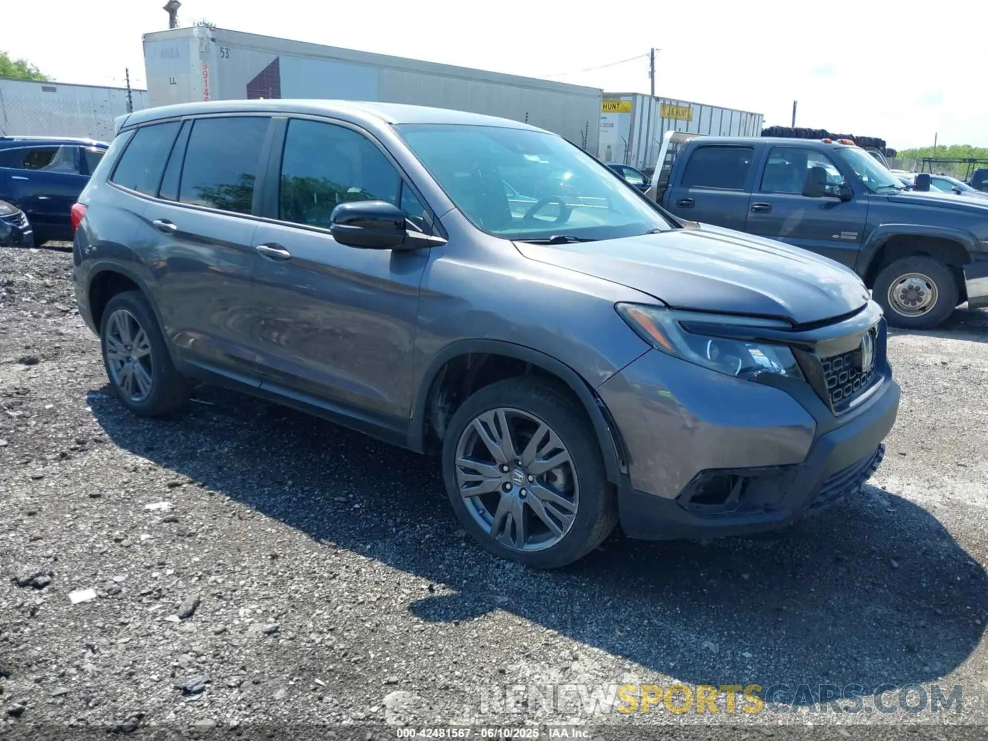 1 Photograph of a damaged car 5FNYF8H52LB008381 HONDA PASSPORT 2020