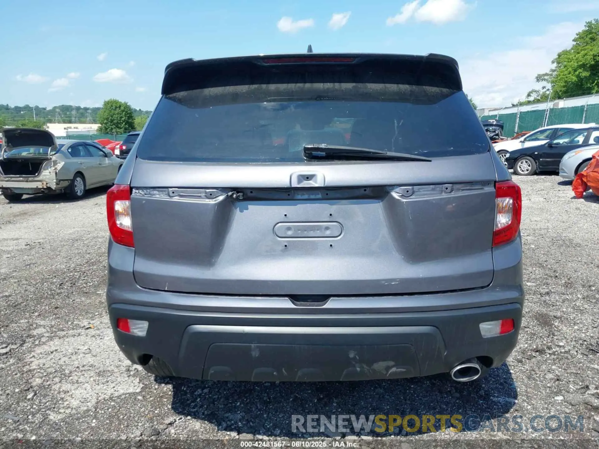 15 Photograph of a damaged car 5FNYF8H52LB008381 HONDA PASSPORT 2020