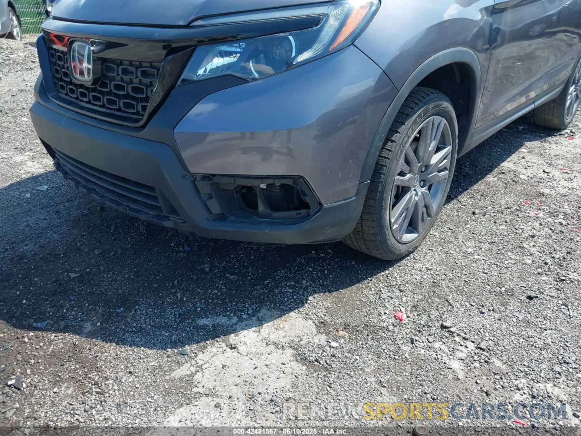 17 Photograph of a damaged car 5FNYF8H52LB008381 HONDA PASSPORT 2020