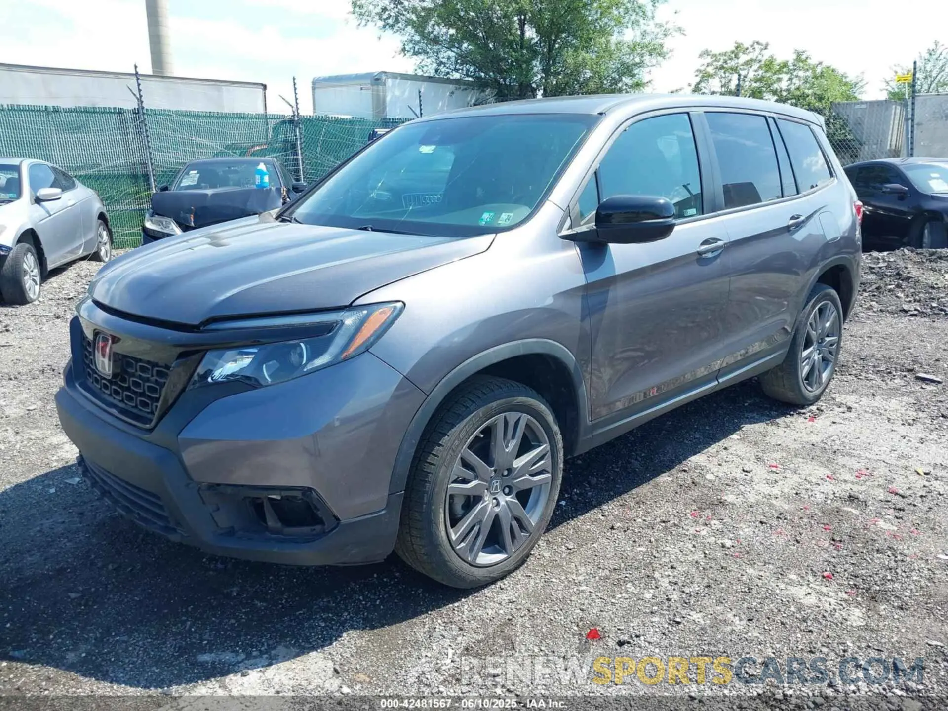 2 Photograph of a damaged car 5FNYF8H52LB008381 HONDA PASSPORT 2020
