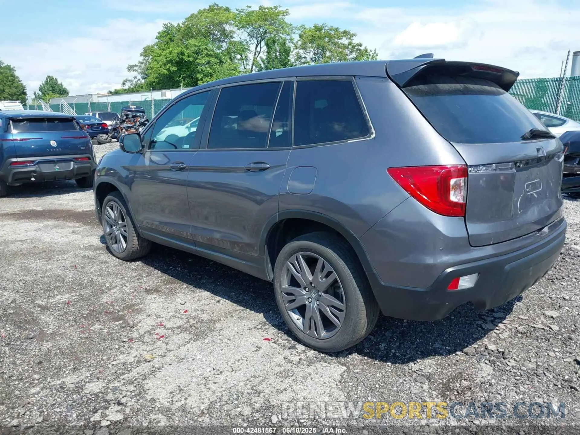 3 Photograph of a damaged car 5FNYF8H52LB008381 HONDA PASSPORT 2020