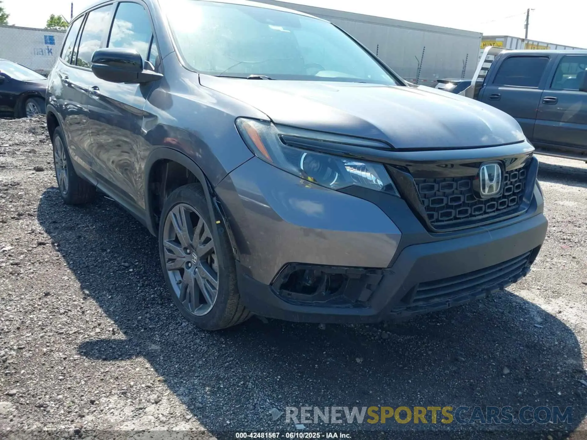 6 Photograph of a damaged car 5FNYF8H52LB008381 HONDA PASSPORT 2020