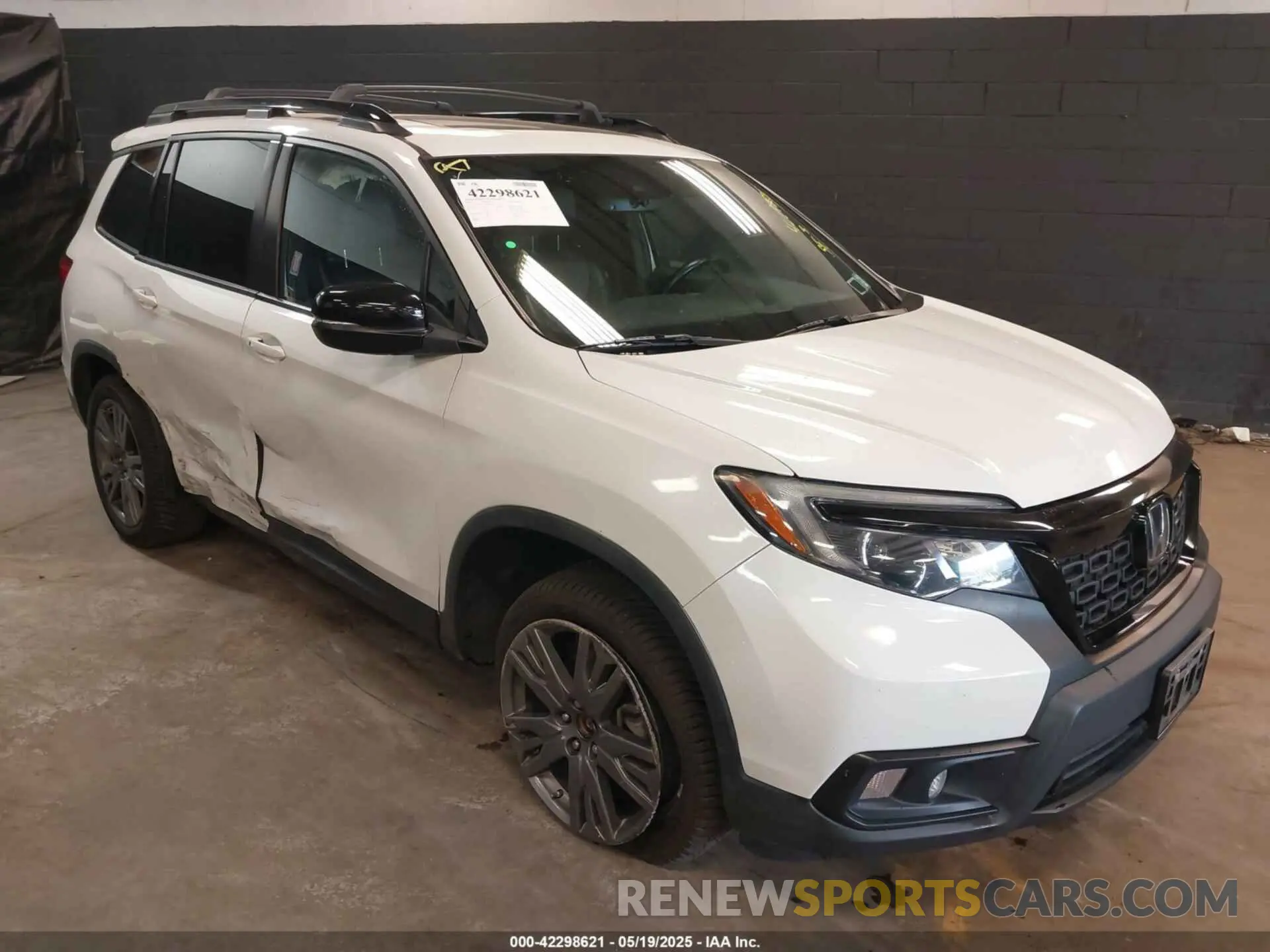 1 Photograph of a damaged car 5FNYF8H52LB009336 HONDA PASSPORT 2020