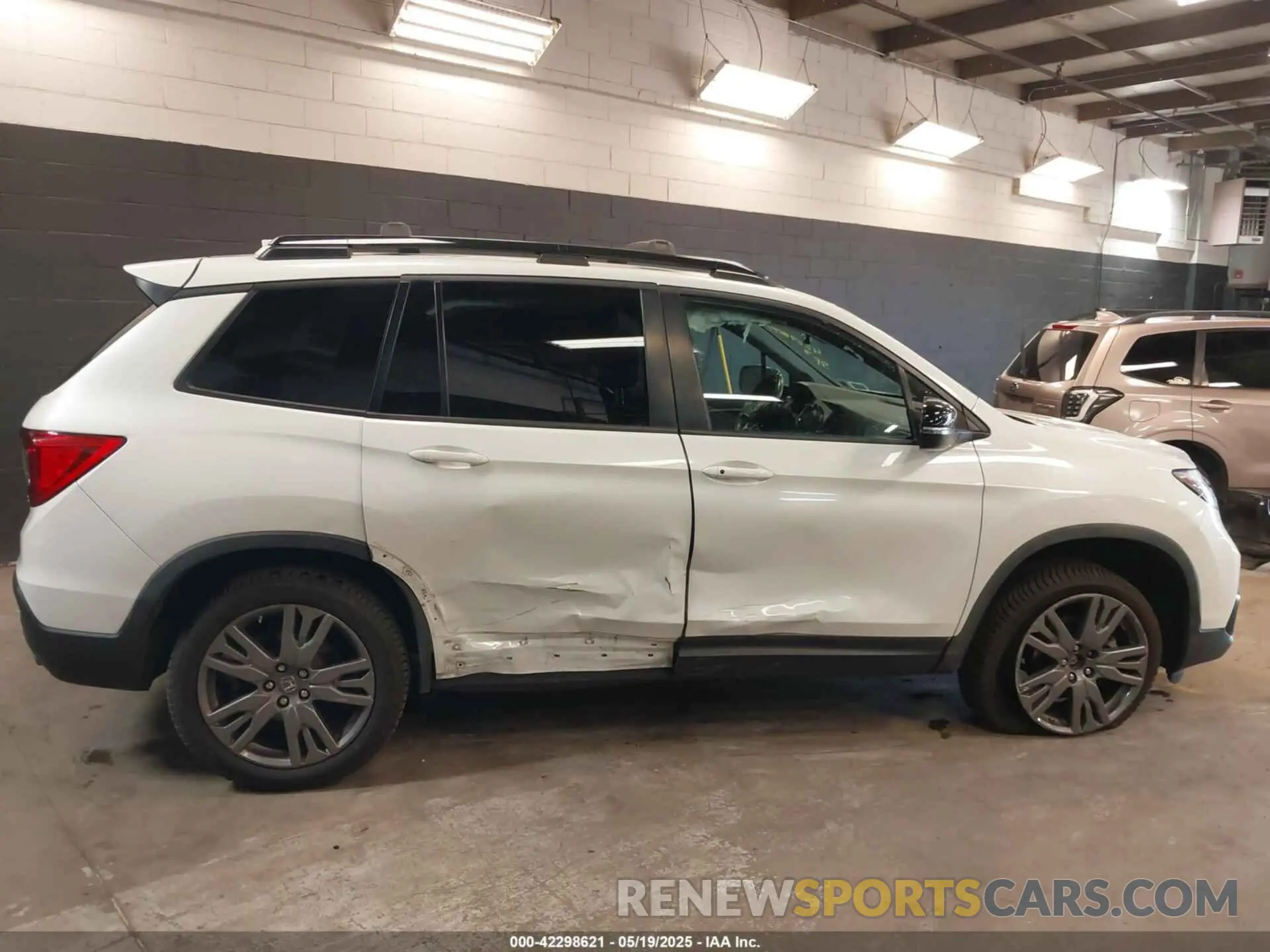 14 Photograph of a damaged car 5FNYF8H52LB009336 HONDA PASSPORT 2020