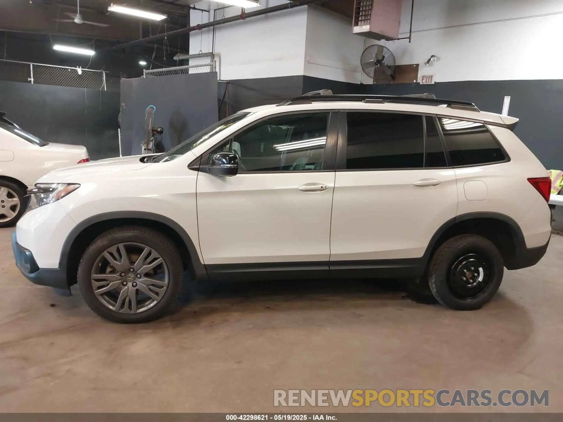 15 Photograph of a damaged car 5FNYF8H52LB009336 HONDA PASSPORT 2020